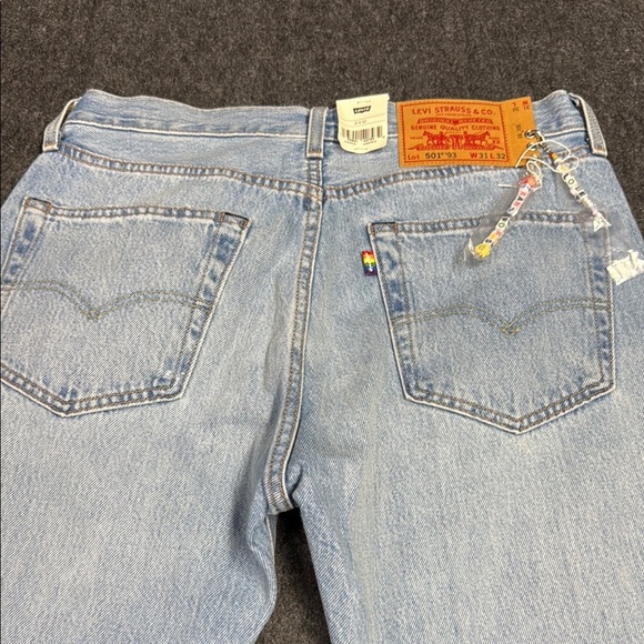Levi's PRIDE Women's Blue Jeans - Picture 5 of 10
